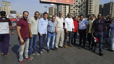 بالصور.. تجمع المواطنون بمدينة نصر للمشاركة في مسيرات دعم الرئيس السيسي