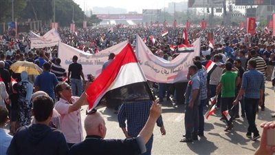 بالصور.. احتشاد آلاف المواطنين أمام النصب التذكاري لتأييد السيسي