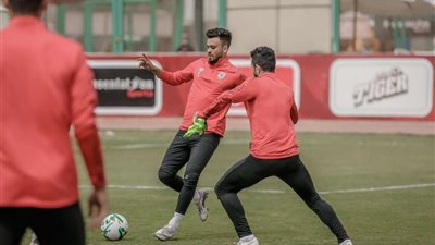 صلاح محسن يقود هجوم الأهلي أمام المصري