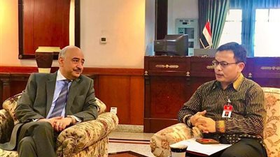 السفير المصري في جاكرتا يستقبل سكرتير عام المحكمة الدستورية الأندونيسية