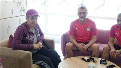 سحر عبد الحق تجتمع مع منتخب الصالات