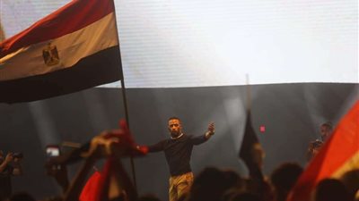 محمد رمضان يبكي على 