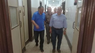 بالصور.. رئيس جامعة أسيوط فى جولة مفاجئة داخل عدد من مباني المدينة الجامعية