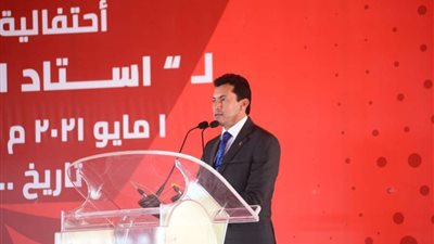 أشرف صبحي يبحث فرص الاستثمار في المنشآت الرياضية