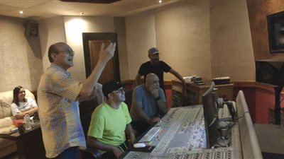 محمد صبحي يسجل أغاني مسرحية 