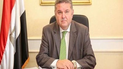 وزير قطاع الأعمال يستعرض خطة تطوير منظومة الغزل والنسيج