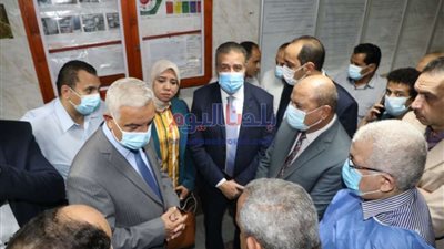 رئيس جامعة المنوفية يتفقد المستشفى الجامعي ويتابع حالة مصابي فريق كرة السرعة