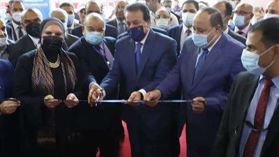 بالصور | خالد عبدالغفار ونيفين جامع يفتتحان النسخة الخامسة لمعرض التعليم العالي
