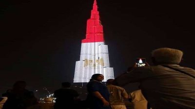 برج خليفة يكتسي بعلم مصر احتفالا بدعم الدولة والسيسي