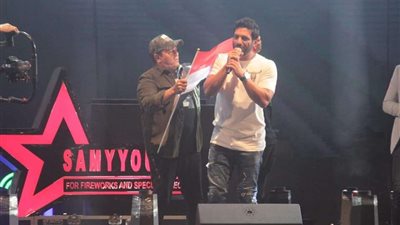 حسن الرداد يشارك في احتفالات المصريين أمام النصب التذكاري (صور)