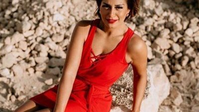 شاهد.. منة فضالي تواصل مسلسل الإطلالات الجريئة