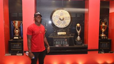 الأهلي يتفوق على كانو سبورت بهدف في الشوط الأول