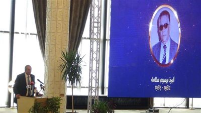 نجل أول وزير للهجرة: 