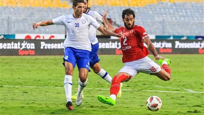 مروان محسن يرتدي قناع وجه إسباني مع الأهلي