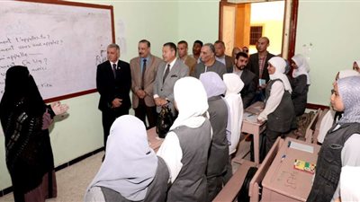 محافظ بني سويف يطمئن على انتظام العملية التعليمية بالفشن