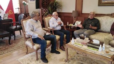 وزير البترول الأسبق يبحث مع محافظ بور سعيد تطوير مصنع سنمار الهندي