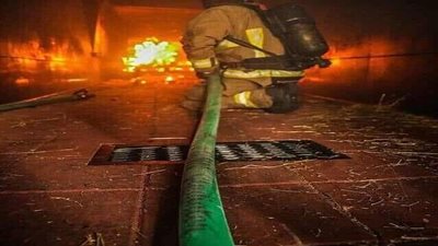 اندلاع حريق ضخم في ناقلة مواد بترولية بالسعودية | فيديو