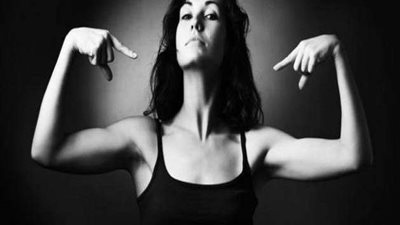 المقارنة بالآخرين.. للنساء 6 سلوكيات تدمر حياتك