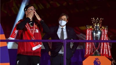 مدرب بيرنلي يرد على انتقادات كلوب