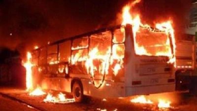 السيطرة على حريق بأتوبيس نقل بمساكن شيراتون