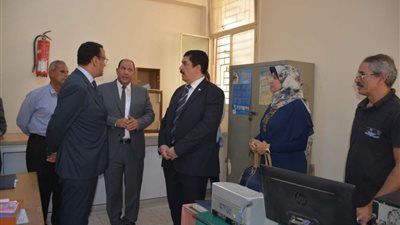 محافظ القليوبية يدشن قافلة الكشف المبكر على الأطفال ضعاف السمع