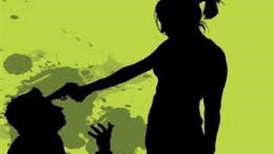 علاقة غير شرعية بين 