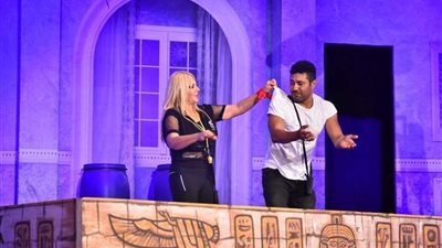 محمد عز يكشف كواليس مسرحية 