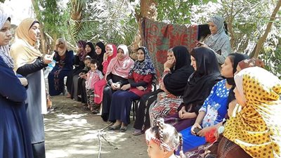 بطرق الأبواب.. 