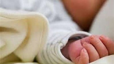 العثور على طفلة حديثة الولادة بأرض زراعية في الفيوم