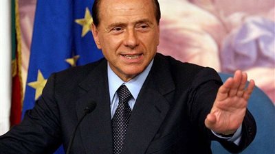 نقل رئيس الوزراء الإيطالى السابق برلسكونى إلى المستشفى