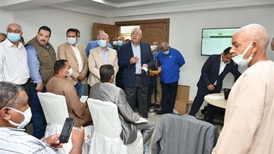 بالصور.. وزير الزراعة ومحافظ الأقصر يتفقدان مركز الابتكار ونقل المعرفة