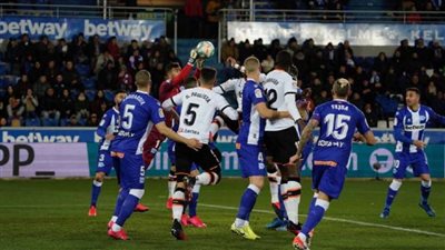 بث مباشر.. مباراة فالنسيا وألافيس في الدوري الإسباني