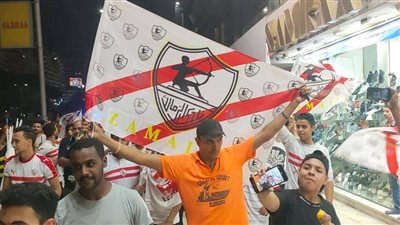 بالصور .. لاعبو وجماهير الزمالك يحتفلون بدرع الدورى
