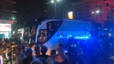 لحظة وصول نجوم الزمالك بـ درع الدوري.. صور