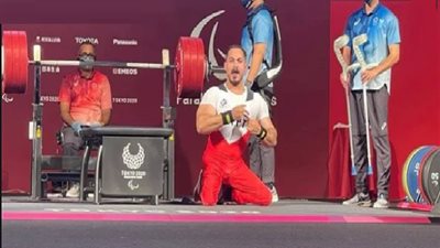 محمود صبري يتوج بفضية رفع الأثقال