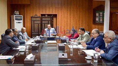 رئيس جامعة بني سويف يناقش عدد من البرامج الجديدة لطلاب التعليم المدمج