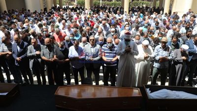 بالصور | تشييع جثمان الإعلامي حمدي الكنيسي إلى مثواه الأخير