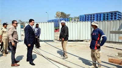 بتكلفة 220 مليون جنيه.. محافظ القليوبية يتفقد كوبري 
