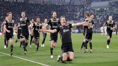 بث مباشر.. أياكس وفالنسيا بدوري أبطال أوروبا