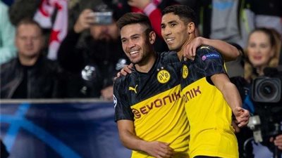 حكيمي يقود دورتموند للفوز على سلافيا بثنائية في دوري أبطال أوروبا