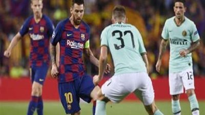 إنتر ميلان ينهي الشوط الأول بالتقدم على برشلونة بهدف نظيف