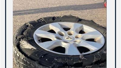 طارق علام ينجو من الموت هو وزوجته بعد حادث مروع بسيارته