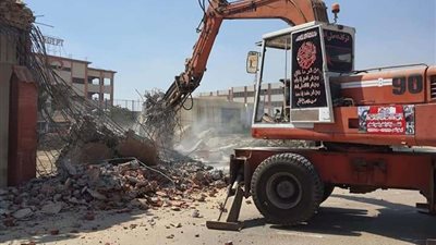 حملات لإزالة الإشغالات وضبط المخالفات بمدينتي العبور والقاهرة الجديدة (تفاصيل)