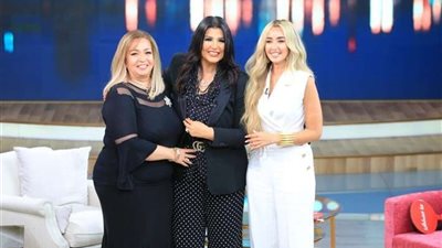هنا الزاهد ووالدتها في ضيافة منى الشاذلي