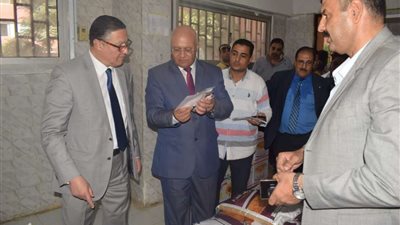 رئيس جامعة بنها يتفقد مخازن التغذية بالمدن الجامعية