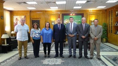 رئيس جامعة المنيا يلتقي بممثلي مشروع وظائف لائقة لشباب مصر