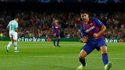 سواريز يقود برشلونة لتخطى إنتر ميلان بصعوبة بدوري أبطال أوروبا