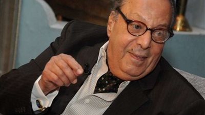 نجل أسامة عباس يكشف حقيقة بحث والده عن عمل فني