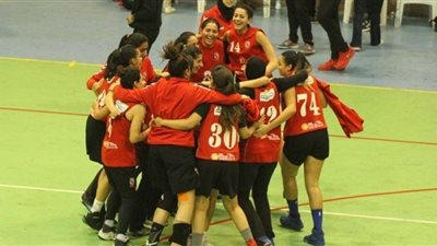 صور| الأهلي يهزم 