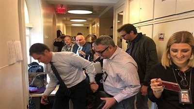 شاهد.. فأر صغير يثير الفوضى في البيت الأبيض